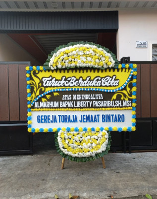 Papan Bunga Duka di Padebuolo